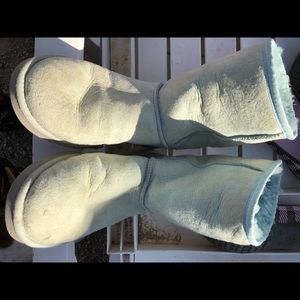 💜 UGGS 💜 Ladies GUC Uggs.Baby blue ladies size 8